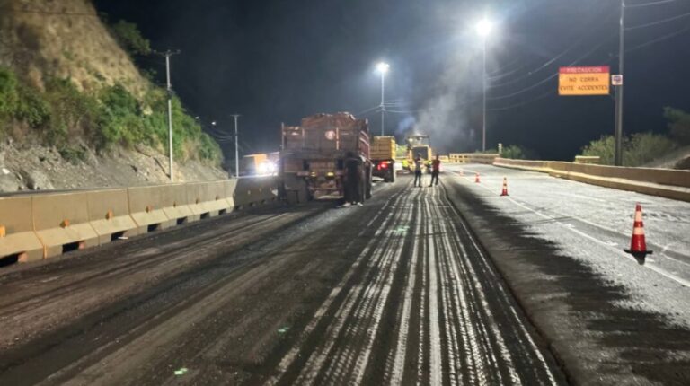 Progreso en el asfaltado de la autopista Caracas-La Guaira