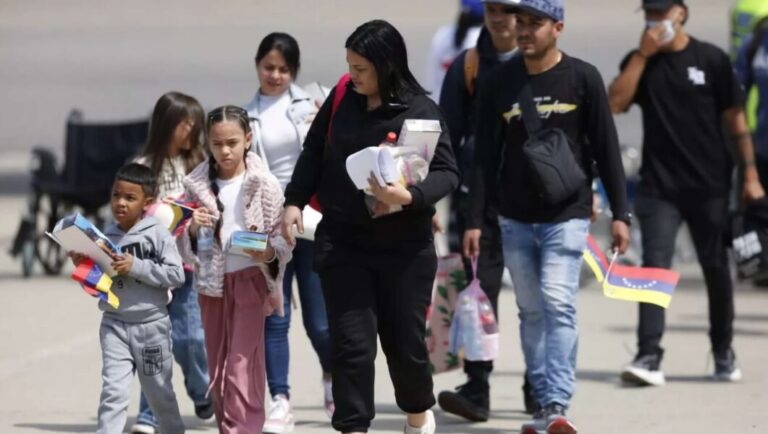 Trump evalúa restringir la entrada de venezolanos a EE. UU.