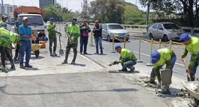 Finalizan reparación de losa en viaducto de la autopista Gran Cacique Guaicaipuro