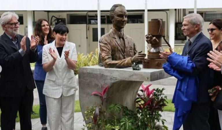 Inauguran plaza en honor a Humberto Fernández-Morán para exaltar su legado científico