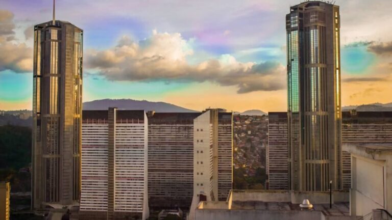 Restauran el complejo urbanístico Parque Central en Caracas