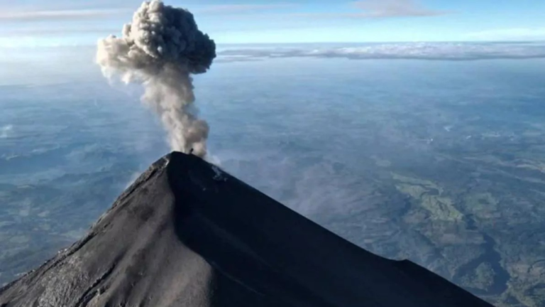 ¿Volcán de fuego en Guatemala se calma?