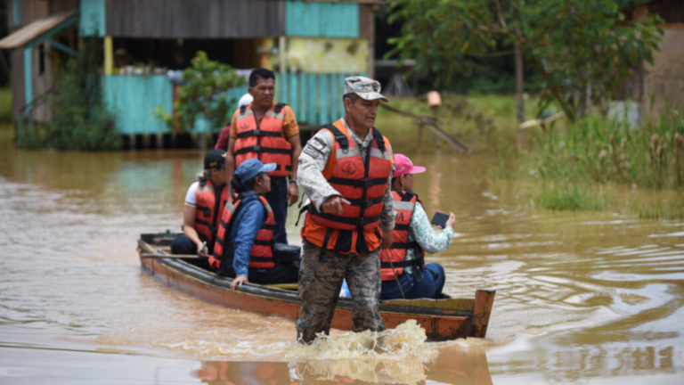 Bolivia declara alerta roja por fuertes inundaciones