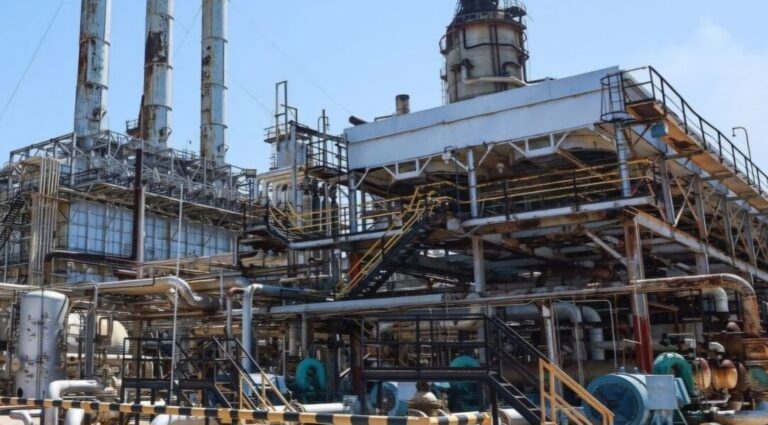 Cardón reinicia su motor de combustibles