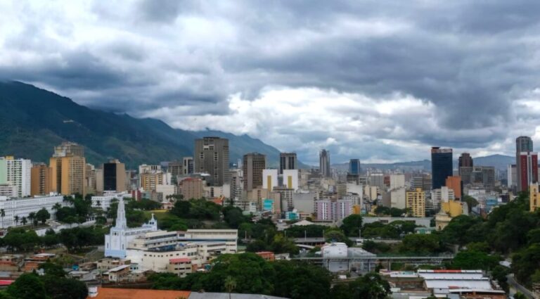 ¿Lluvias a la vista? Así amanece el país este viernes