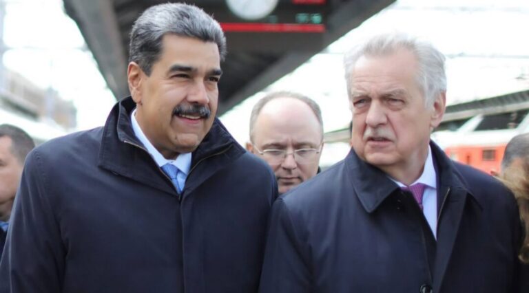 ¿Qué hace Maduro en San Petersburgo?