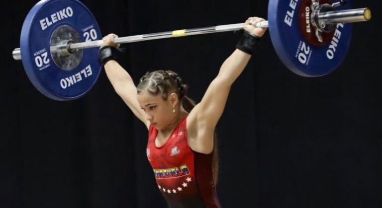 ¡Imparable! Kerlys Montilla levanta el oro y la bandera de Venezuela
