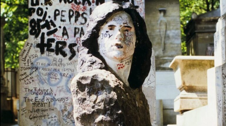 Un hallazgo inesperado: reaparece el busto robado de Jim Morrison