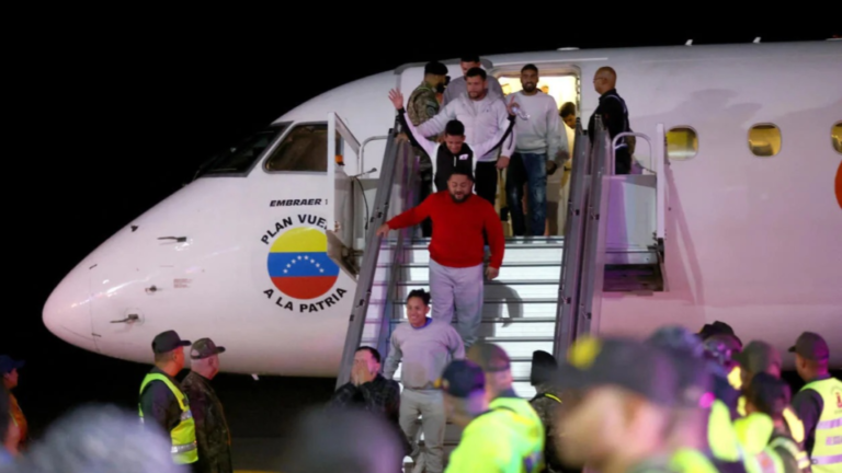 ¡Llegaron 71 venezolanos a su país!