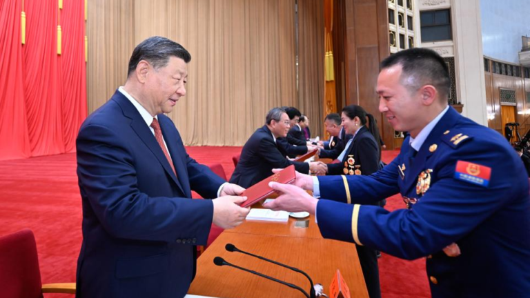 Xi Jinping celebra a los héroes del trabajo en China