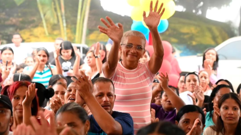 Candidatos recorren casa por casa en sus estados