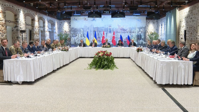 Rusia y Ucrania acuerdan intercambiar mil prisioneros