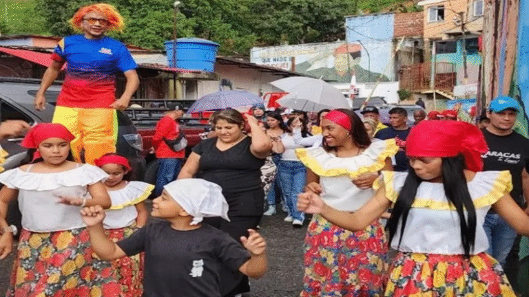 ¡Ruta Turística Combativa y Cultural 23 de Enero se hizo presente!