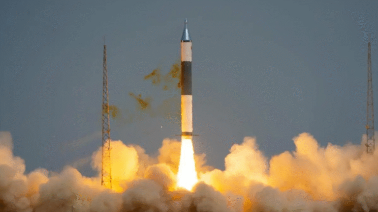 China prueba satélite en forma de bala para vigilancia