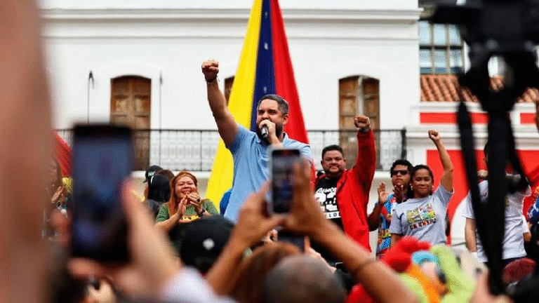 Maduro Guerra advierte: «Quien no vote no tiene derecho a quejarse»