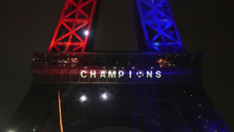 El PSG ilumina la ciudad con su gloria