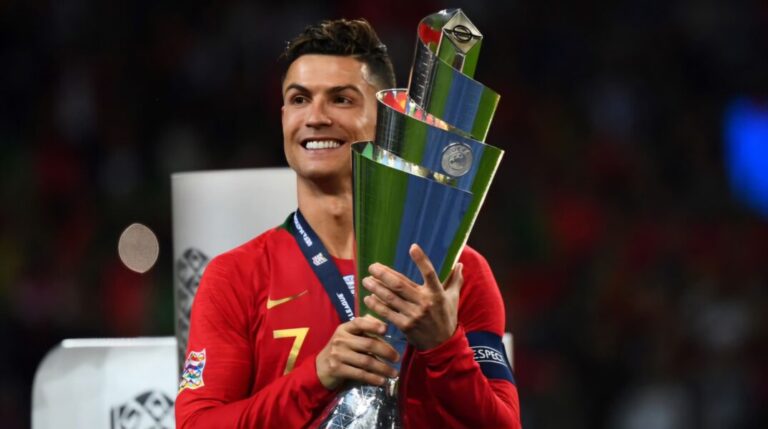 ¡Imparable! Cristiano levanta otro trofeo y sigue haciendo historia