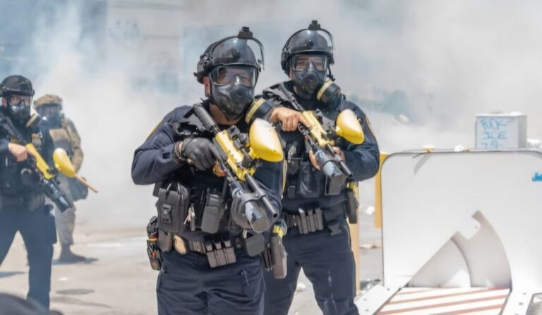 ¿Marines para protestas civiles? Trump sube el tono en California