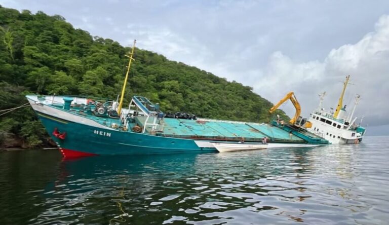 ¿Cómo terminó este barco derramando petróleo cerca de Venezuela?