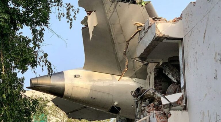 ¿Qué secretos guarda la cabina del avión que cayó en India?
