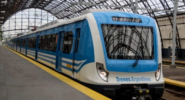 Milei pisa el freno y millones caminan: el ajuste ya llegó a los trenes
