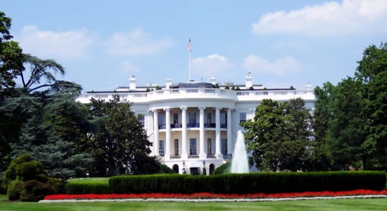 ¿A quién le declaró la guerra la Casa Blanca?