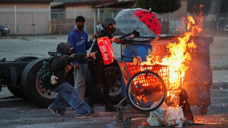 Disturbios causan estragos en Los Ángeles