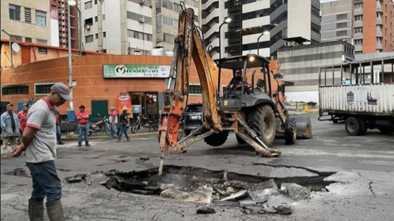 ¿Qué está haciendo el Gobierno de Caracas en la vía?