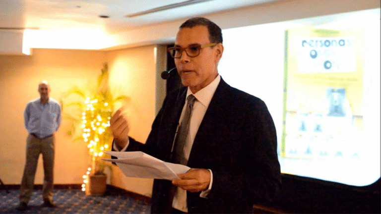 Luis León advierte: «Eliminar las licencias no funciona»