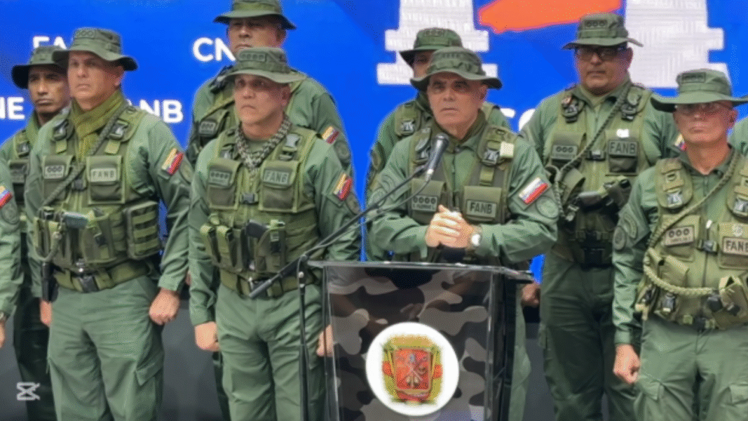 ¿Avión espía de EE. UU. desafía el control aéreo venezolano? Padrino López denuncia incursión