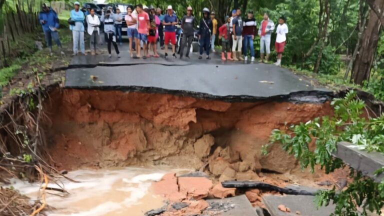Alerta en Yaracuy: lluvias derrumban carretera y aíslan comunidades
