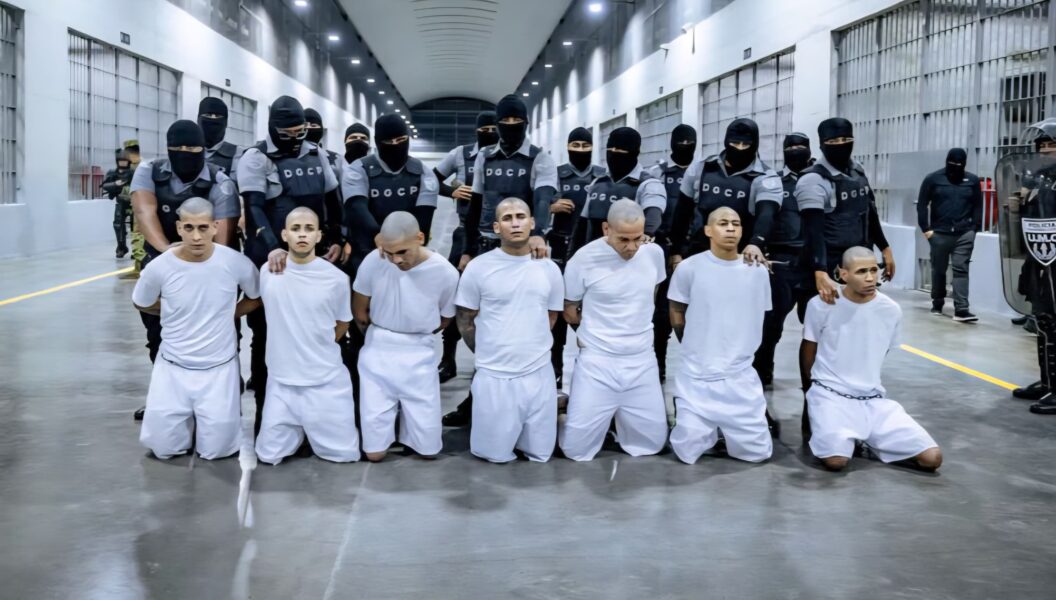 ¡Histórico! Nicolás Maduro logra rescate masivo de venezolanos en El Salvador