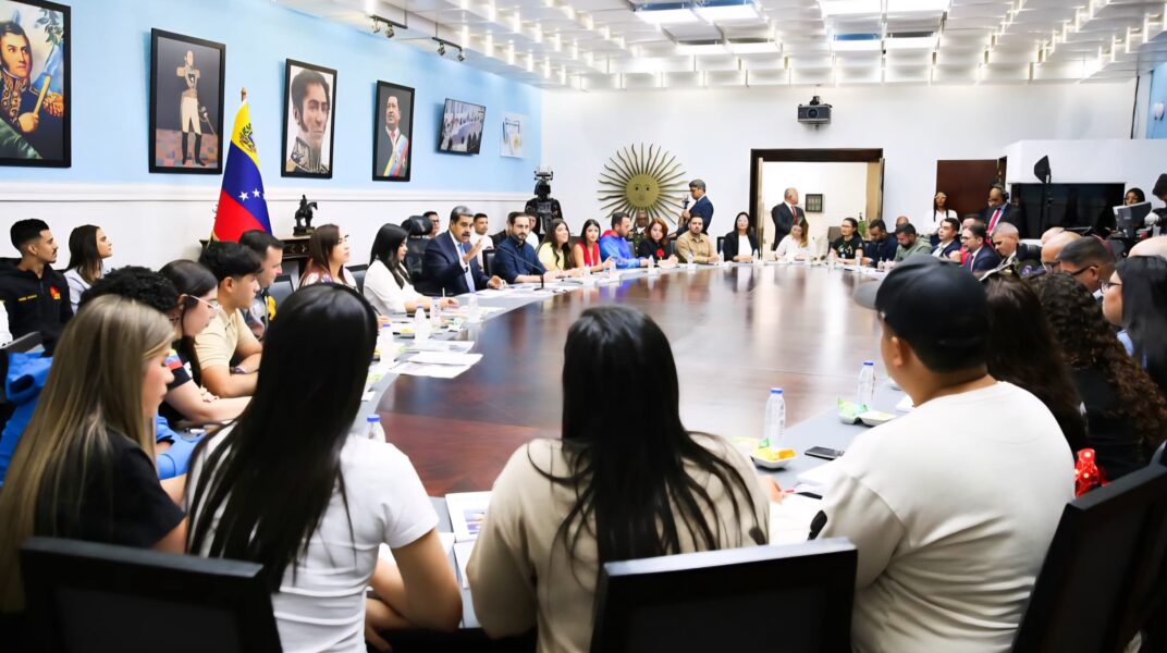 ¿Qué instrucción clave le dio Maduro a los alcaldes sobre la juventud venezolana?