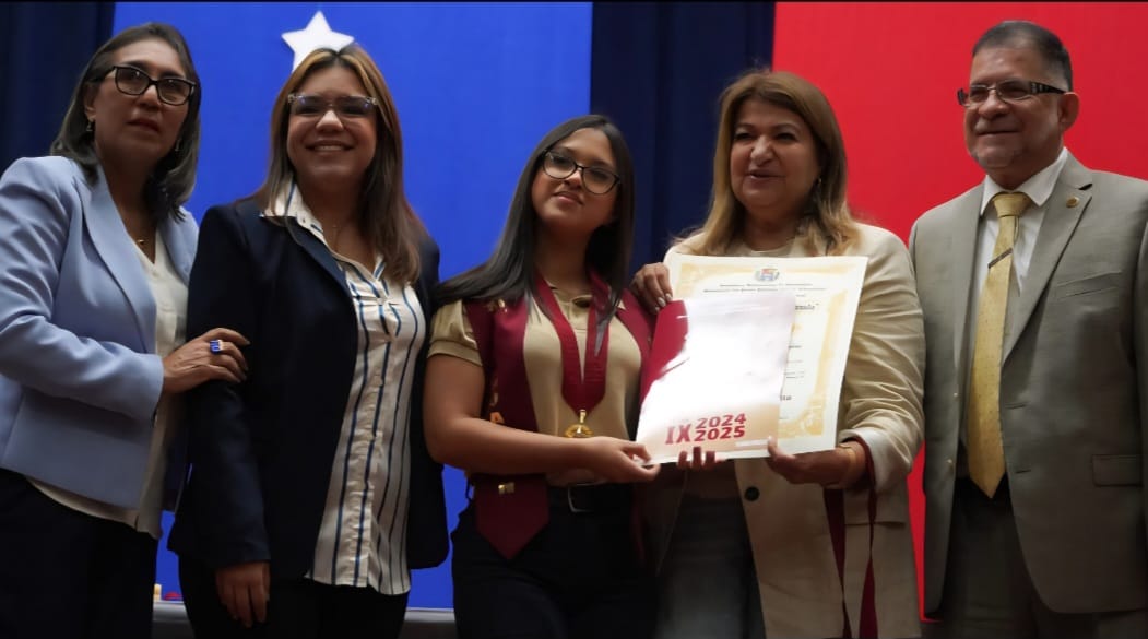 Una promoción que promete cambiar el país: así se gradúan los nuevos bachilleres científicos