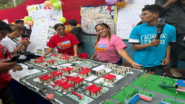 Gabinete Económico de Venezuela impulsa proyectos de la juventud