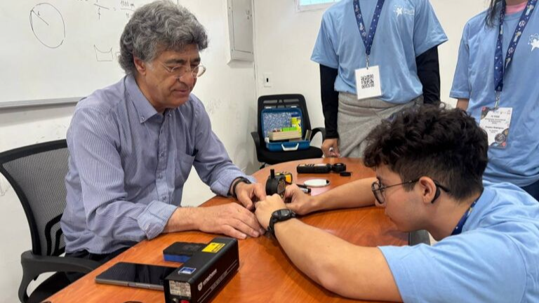 Jóvenes venezolanos se alistan para las Olimpiadas de Astronomía en Rusia