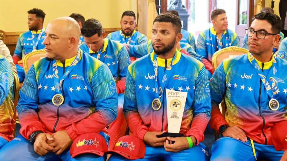 Equipo de softbol venezolano es condecorado