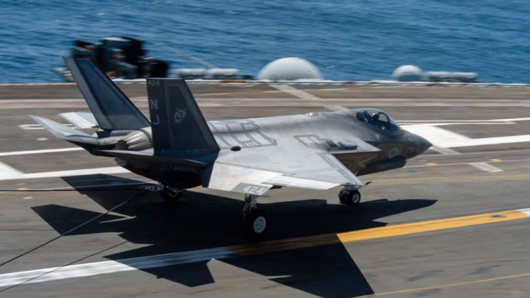 ¿Qué pasó con el avión de combate de la Marina de EE.UU. cuando entrenaba?