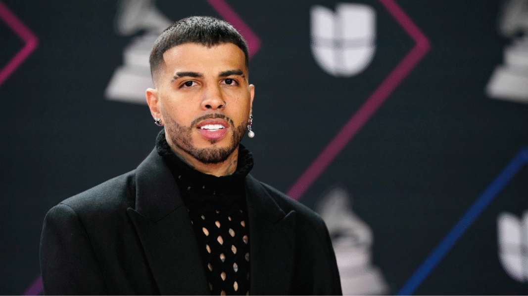 ¿Cuál es el premio que reconoce a Rauw Alejandro como ícono cultural?