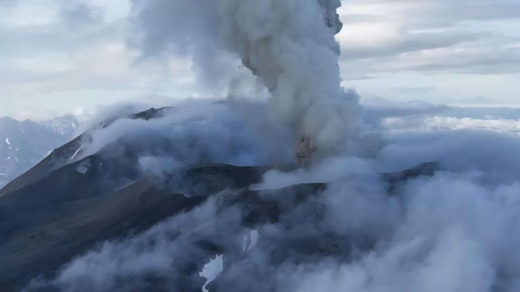 Volcán Krashenínnikov despierta tras 460 años