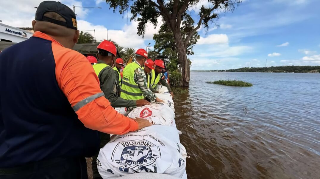 El agua no da tregua: el Orinoco supera la alerta roja