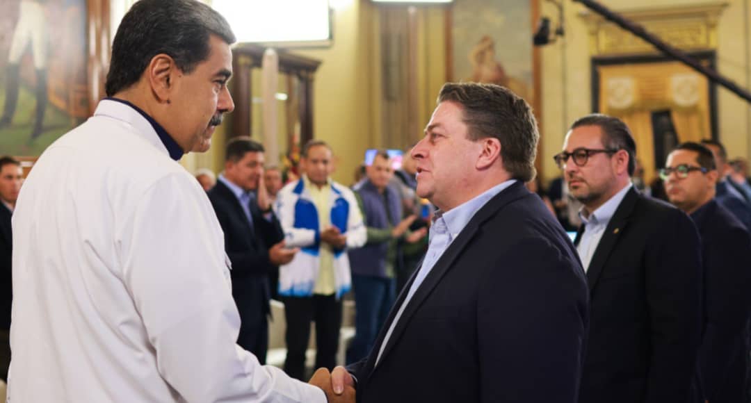 ¿Qué hacen alcaldes de oposición en Miraflores?