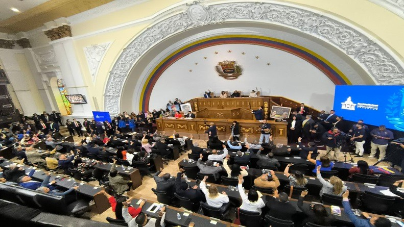 Asamblea conmemora 200 años de soberanía boliviana