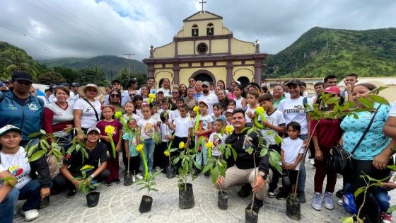 Más de 300 árboles plantados en el río Mariara