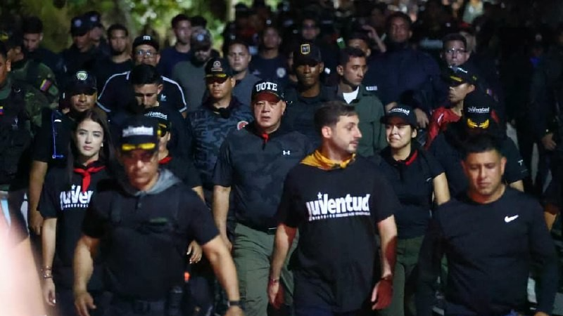 JPSUV impulsa fervor patriota con marcha nocturna de 10 km
