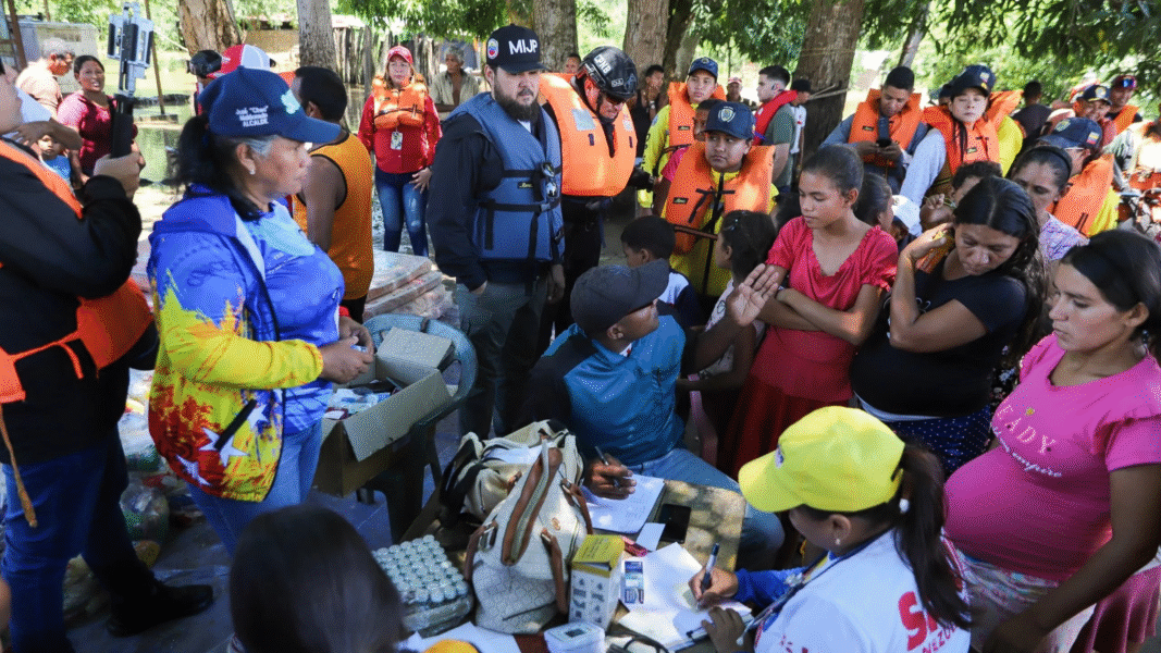 Desbordes y ayuda: Municipio Sotillo recibe respuesta inmediata