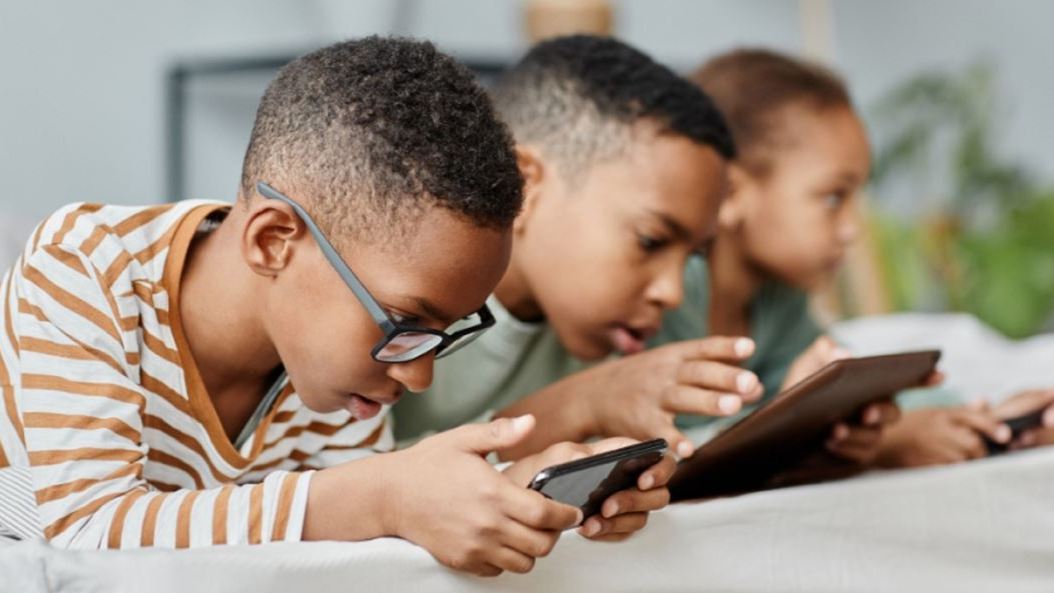 Brasil alista ley de redes sociales para niños y adolescentes