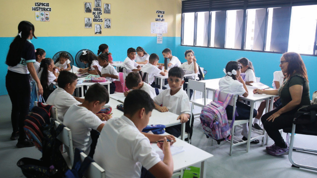 Así avanzan las BRICOMILES en la recuperación de escuelas en La Guaira