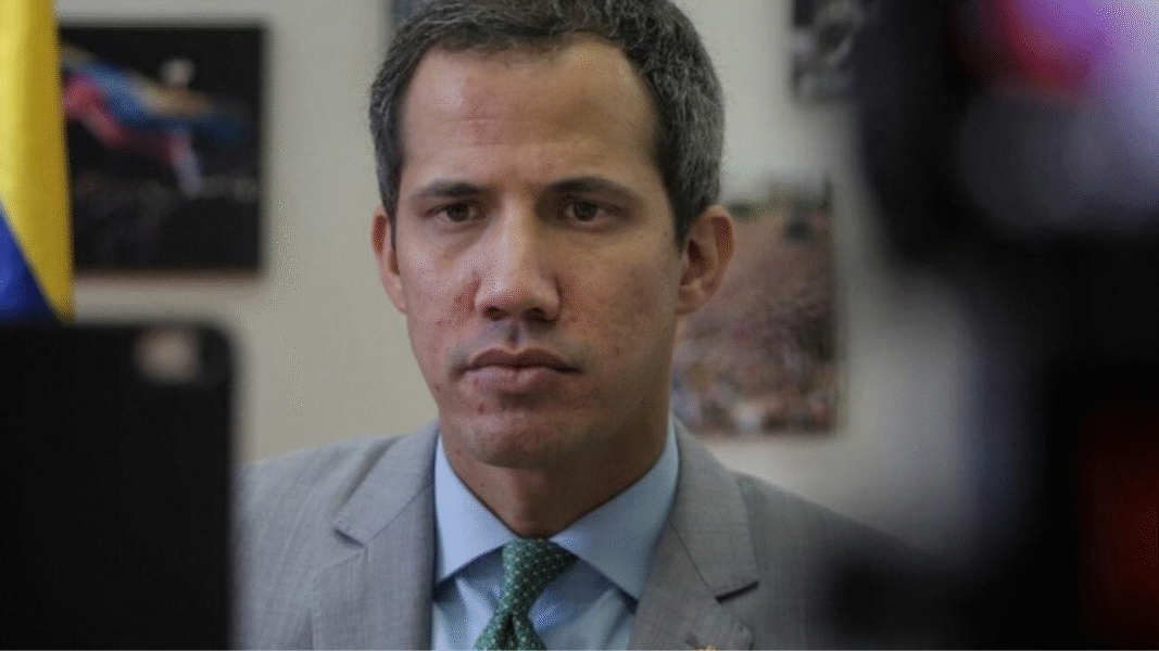 «¿Dónde está el dinero de la ayuda humanitaria?» Venezolano confronta a Juan Guaidó en EE.UU.