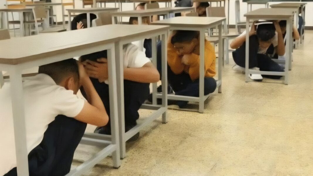 Venezuela activará comités de riesgo en escuelas y liceos